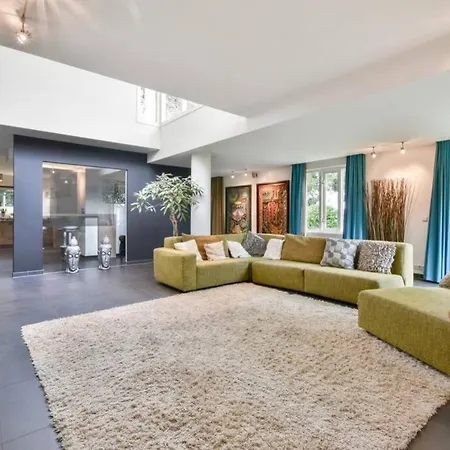 Villa Luxurious With Open Views