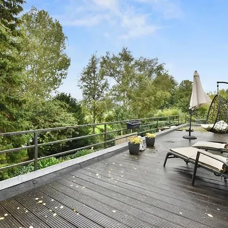Luxurious With Open Views *